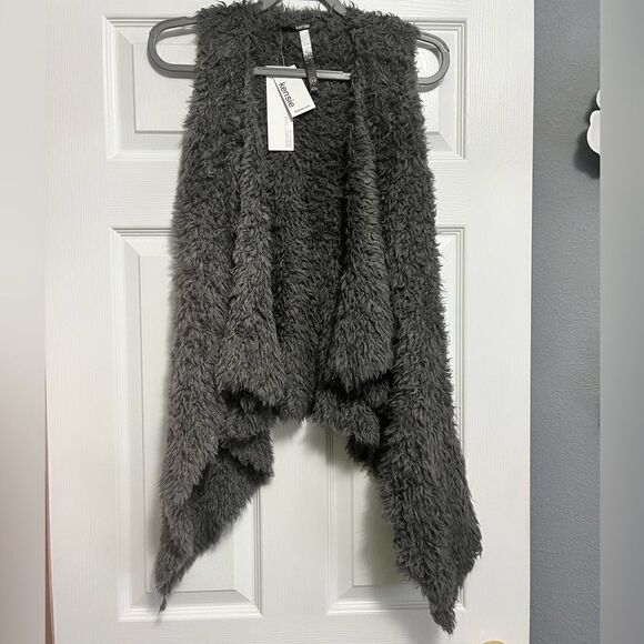 KENSIE | Gray Shaggy Waterfall Faux Fur Vest - Picture 6 of 9